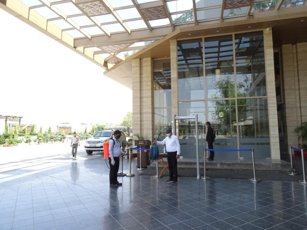 The Grand Arc Hotel & Convention Centre Shahjahanpur Exterior photo