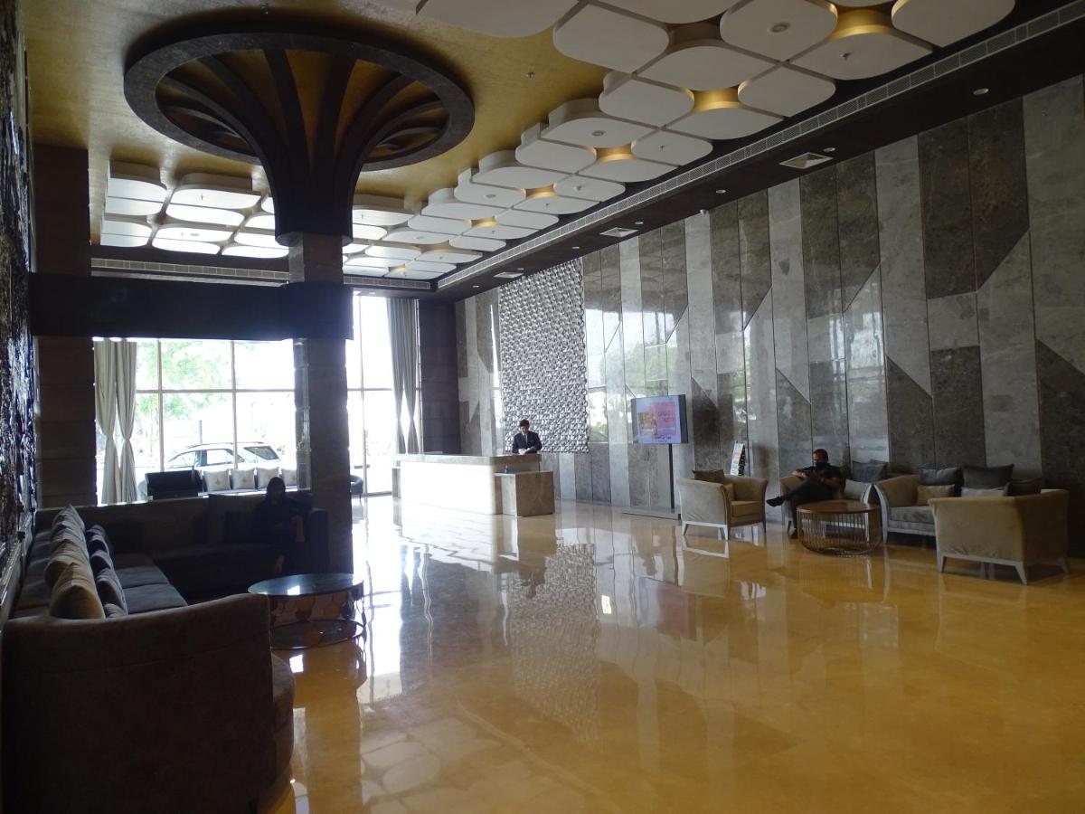 The Grand Arc Hotel & Convention Centre Shahjahanpur Exterior photo