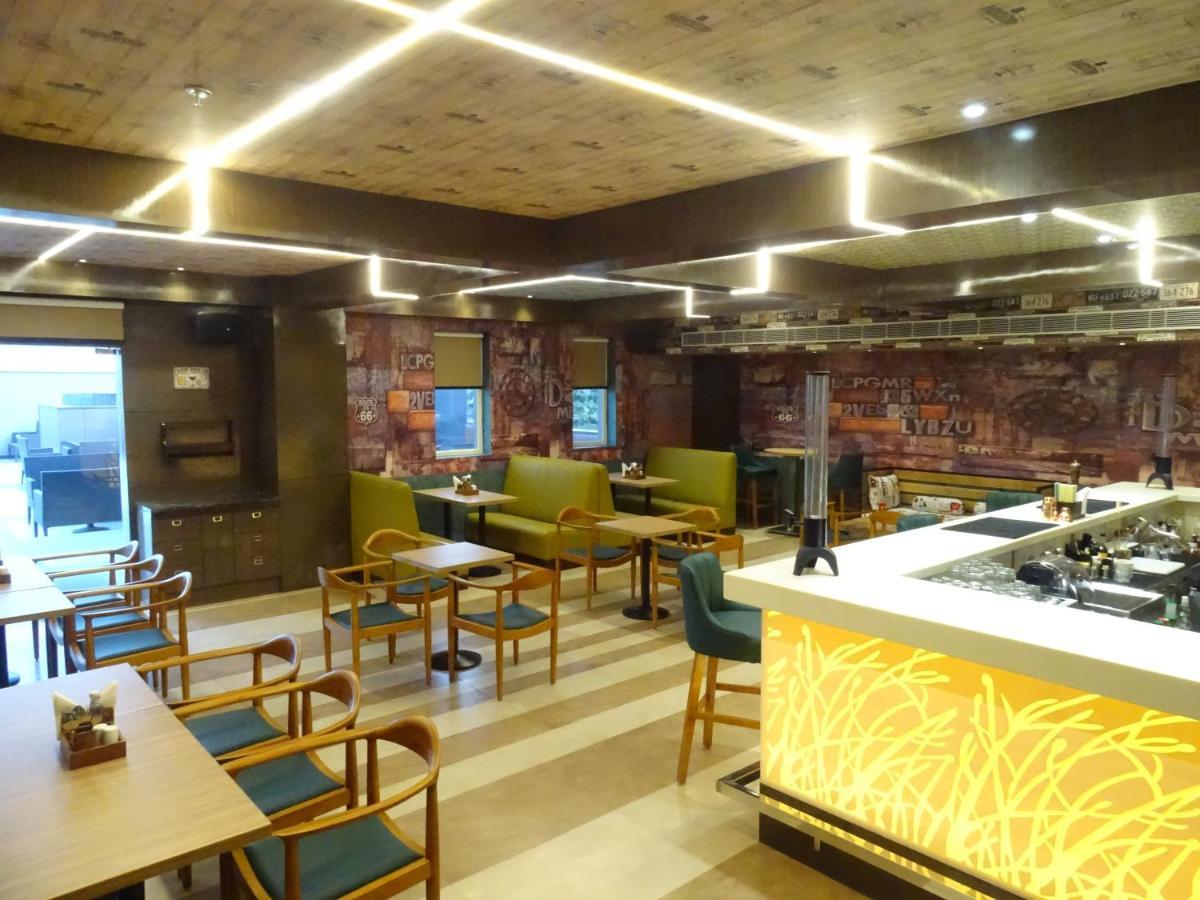 The Grand Arc Hotel & Convention Centre Shahjahanpur Exterior photo
