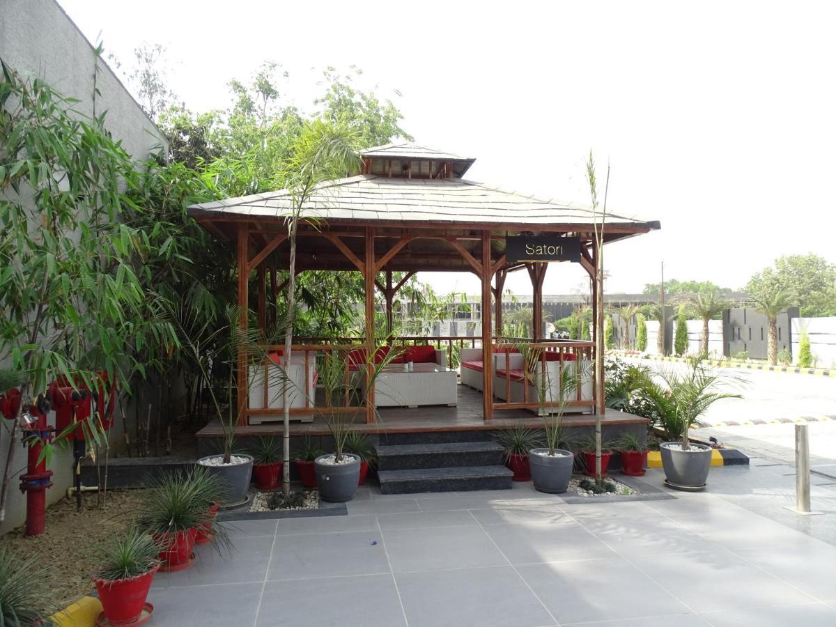 The Grand Arc Hotel & Convention Centre Shahjahanpur Exterior photo
