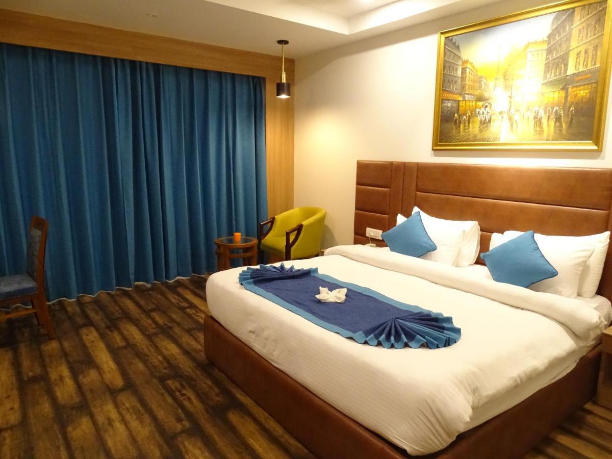 The Grand Arc Hotel & Convention Centre Shahjahanpur Exterior photo