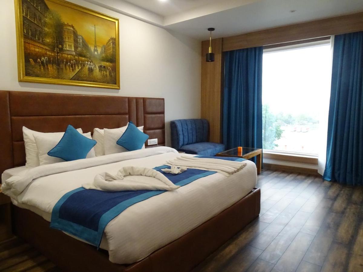 The Grand Arc Hotel & Convention Centre Shahjahanpur Exterior photo