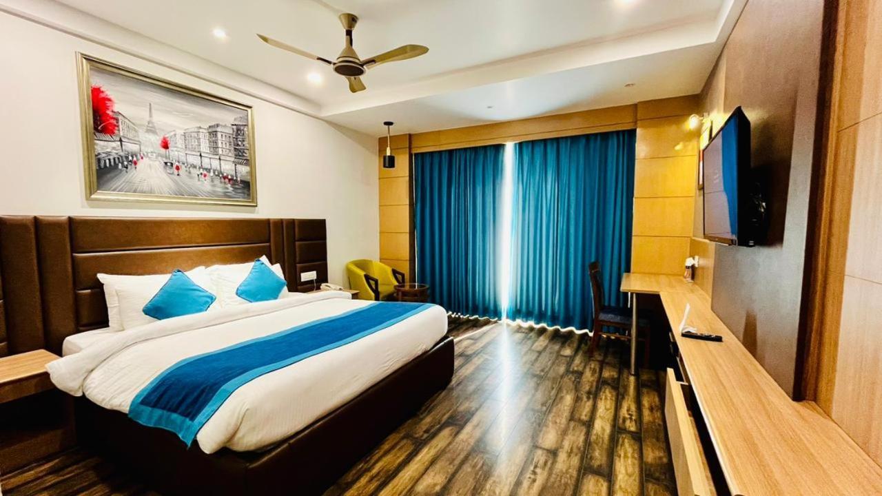 The Grand Arc Hotel & Convention Centre Shahjahanpur Exterior photo