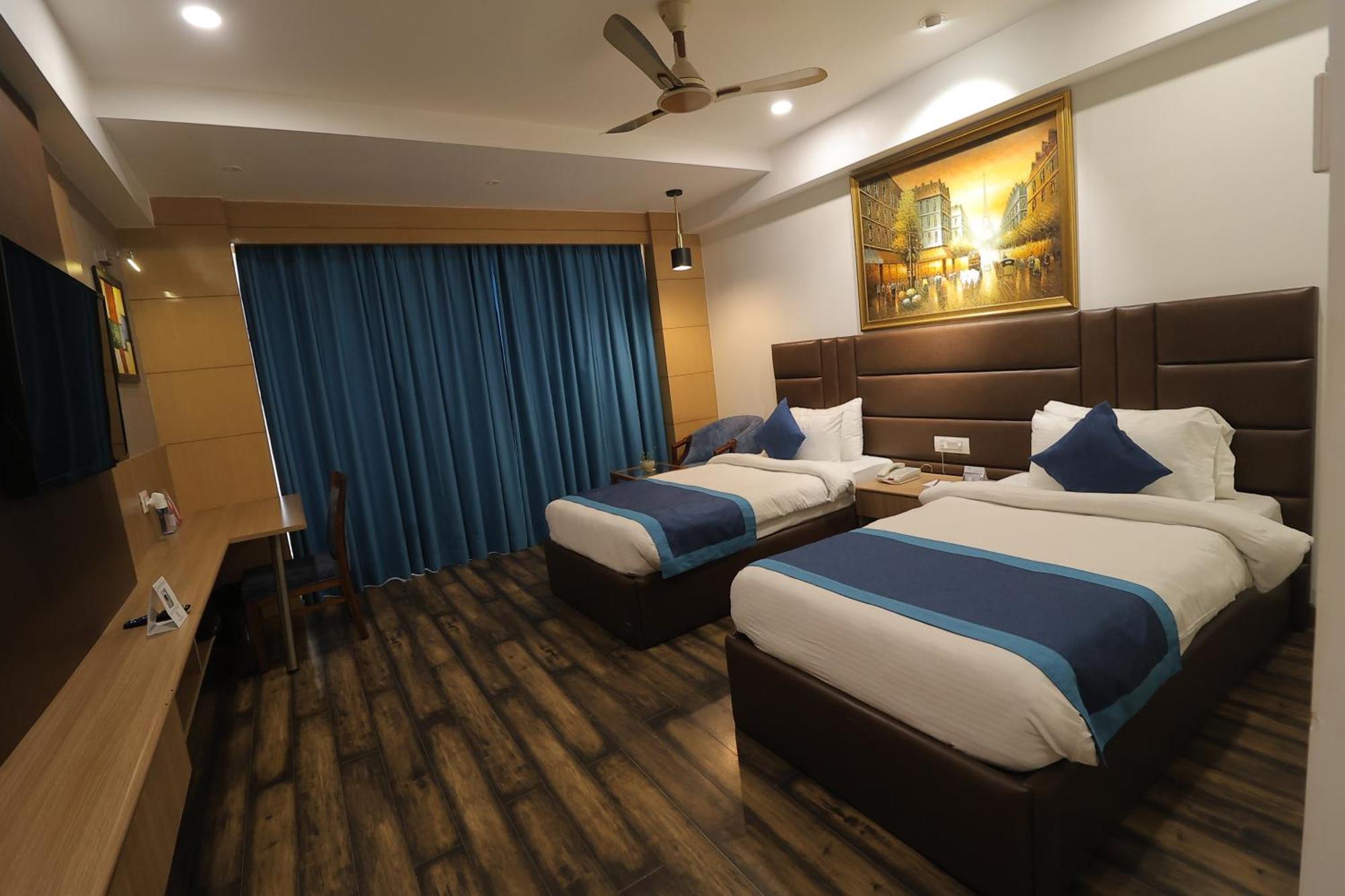 The Grand Arc Hotel & Convention Centre Shahjahanpur Exterior photo